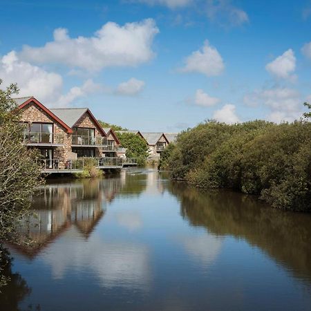 Kingfisher Hot Tub & Log Burner House On Premium Lakeside With Resort Facilities St Columb Major Eksteriør bilde