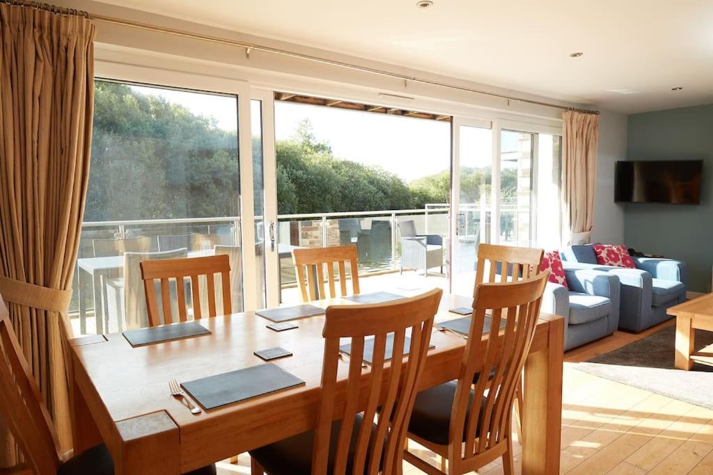 Kingfisher Hot Tub & Log Burner House On Premium Lakeside With Resort Facilities St Columb Major Eksteriør bilde