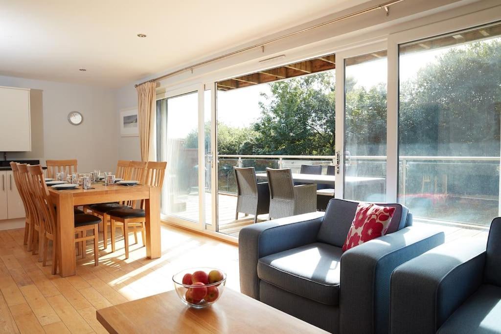 Kingfisher Hot Tub & Log Burner House On Premium Lakeside With Resort Facilities St Columb Major Eksteriør bilde