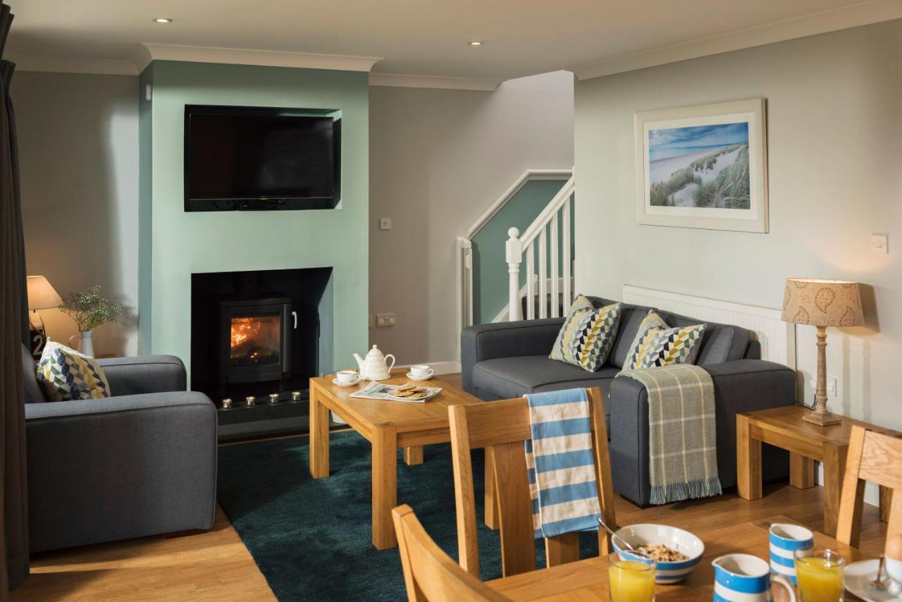 Kingfisher Hot Tub & Log Burner House On Premium Lakeside With Resort Facilities St Columb Major Eksteriør bilde