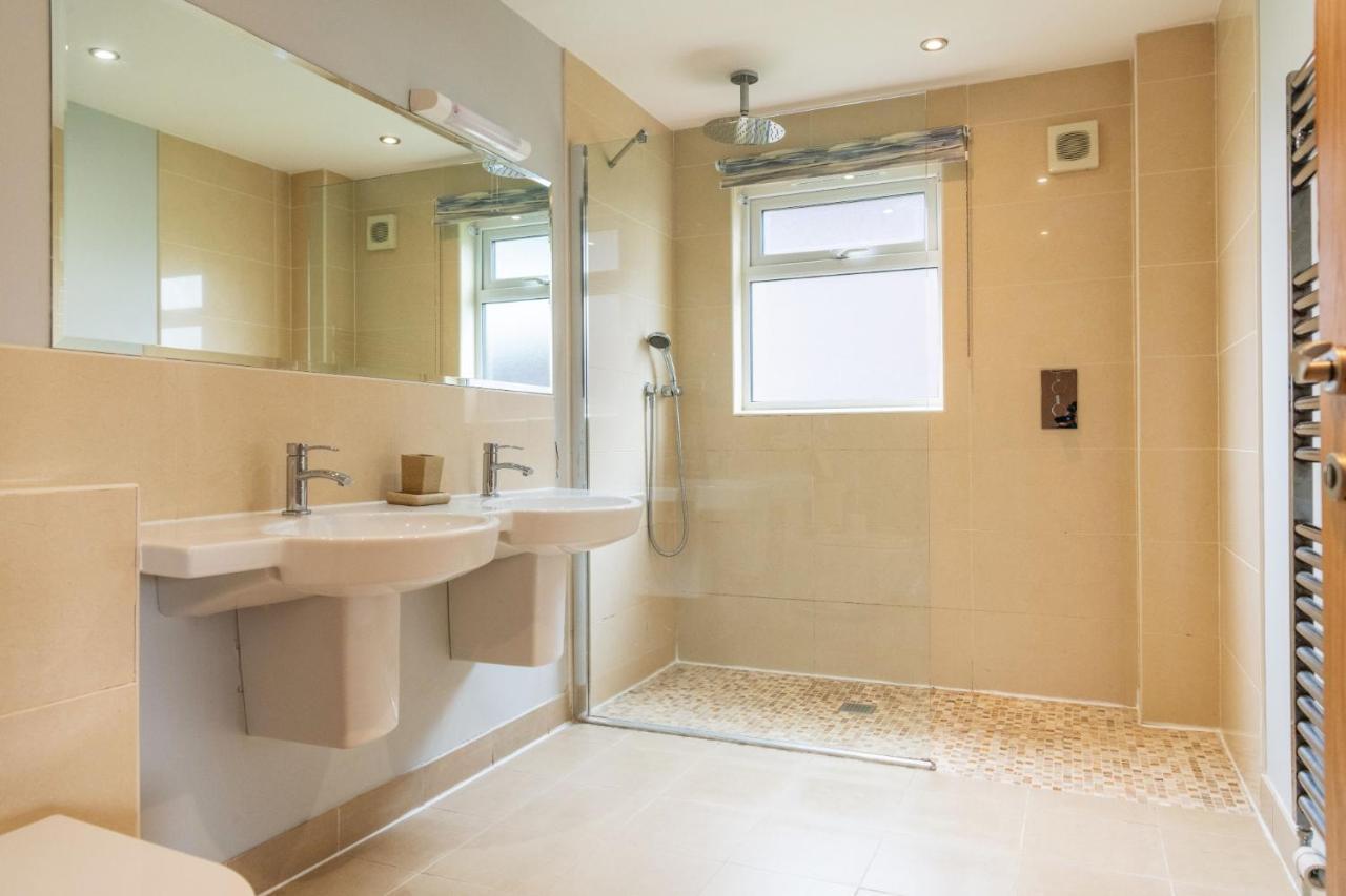 Kingfisher Hot Tub & Log Burner House On Premium Lakeside With Resort Facilities St Columb Major Eksteriør bilde